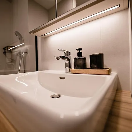 Sodoben Apartma V Centru Ljubljane * Lubiana