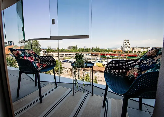 Sodoben Apartma V Centru Ljubljane דירה לובליאנה